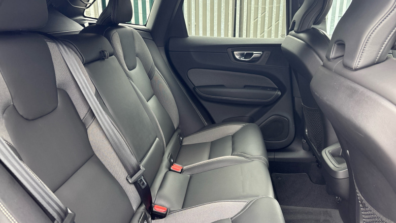 Volvo Xc60 2.0 B4D R DESIGN 5dr AWD Geartronic Diesel Estate